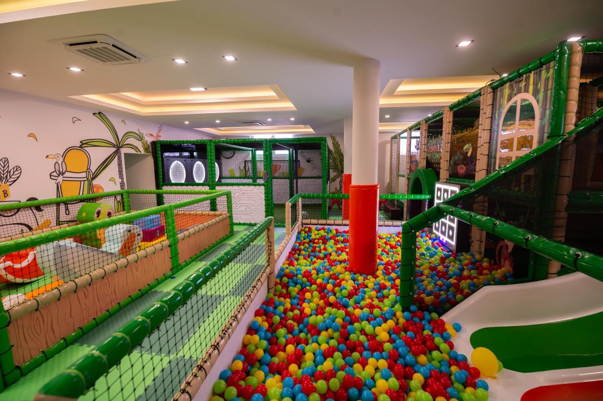 Hotel Nest Bijeljina Kültér fotó
