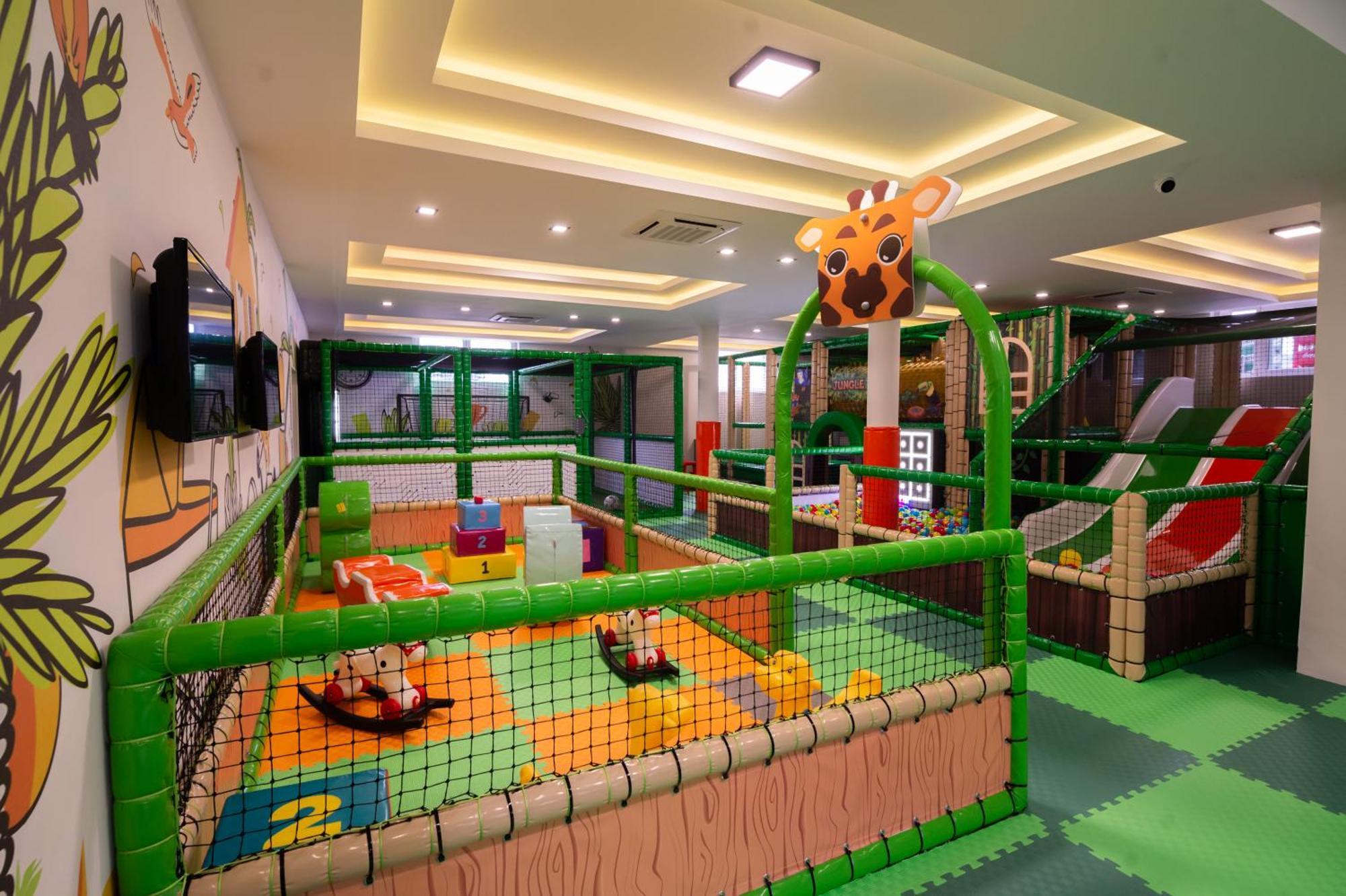 Hotel Nest Bijeljina Kültér fotó