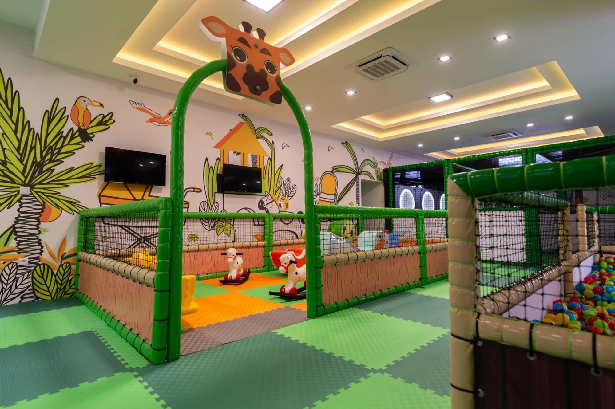 Hotel Nest Bijeljina Kültér fotó