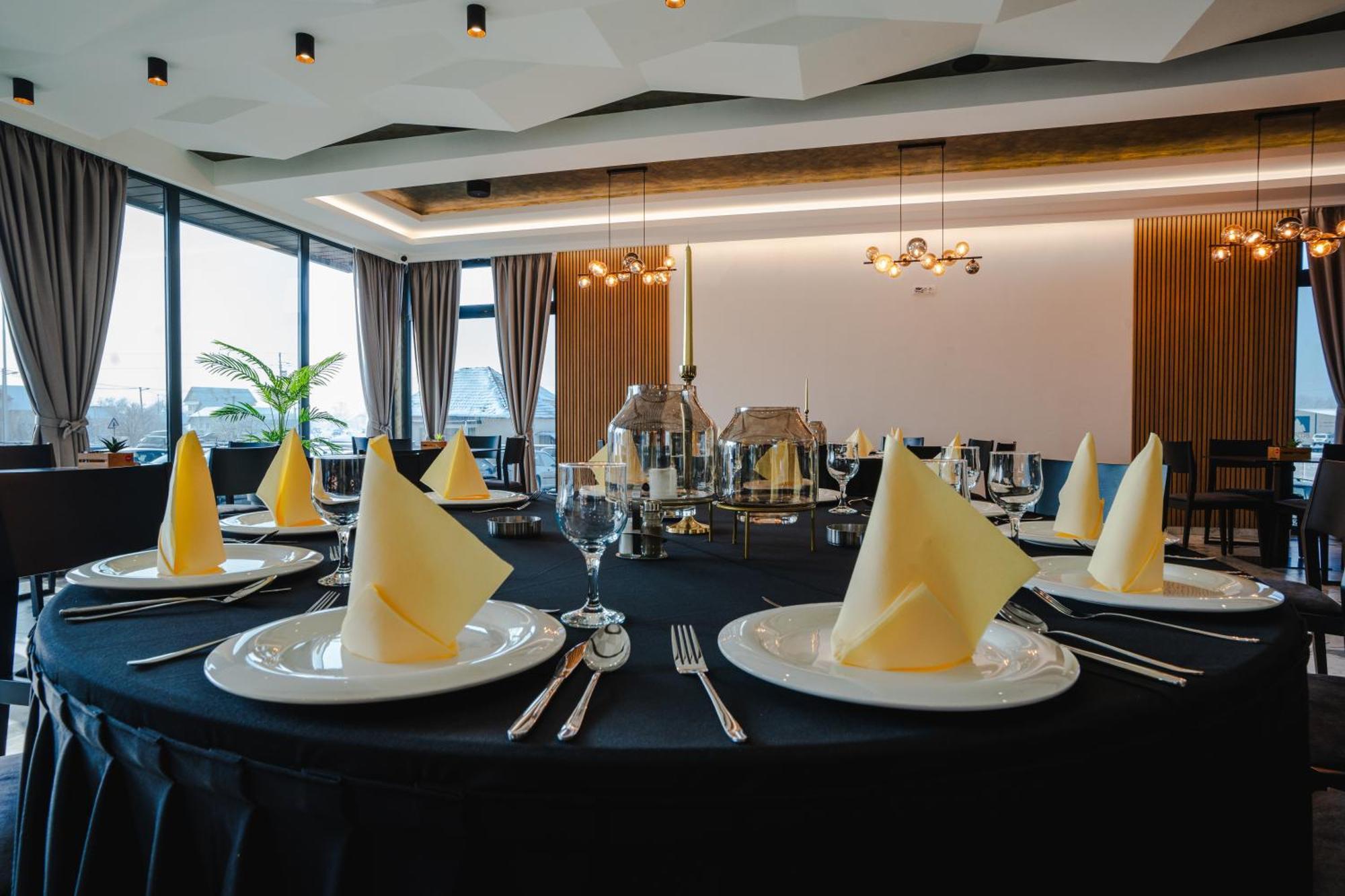 Hotel Nest Bijeljina Kültér fotó